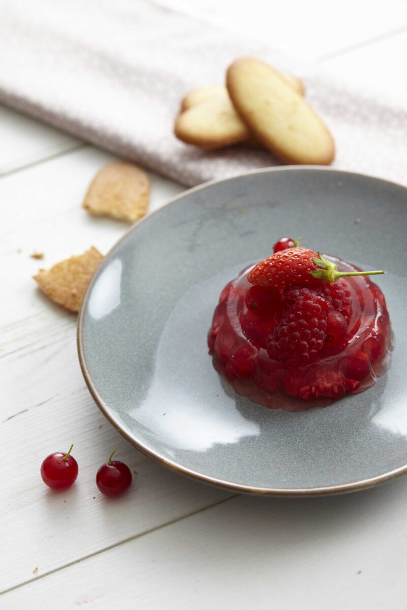 Gelée aux fruits rouges et à la rose