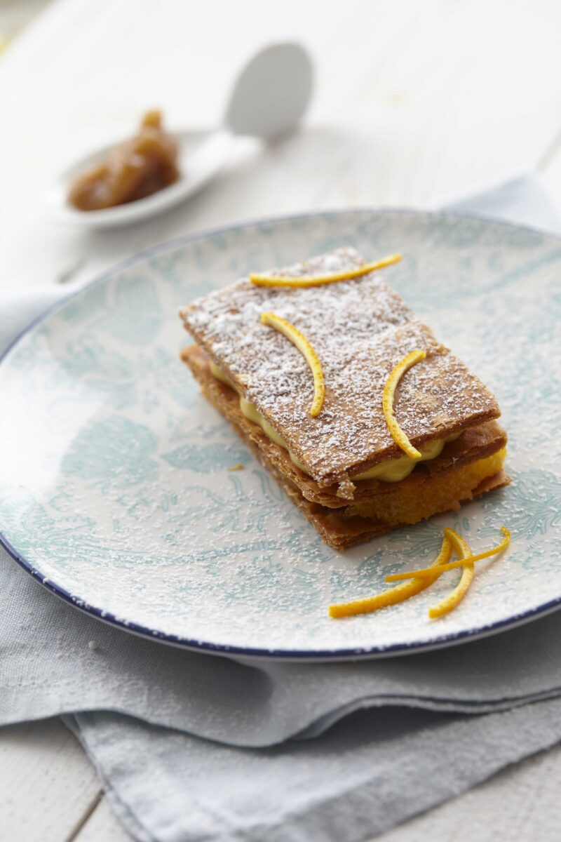 Mille feuilles à la mandarine et purée de dattes