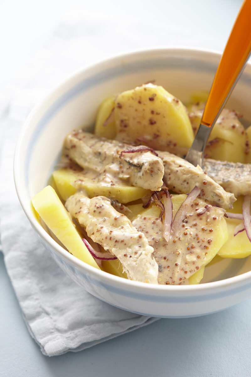 Salade de maquereaux, pommes de terre et oignons frits